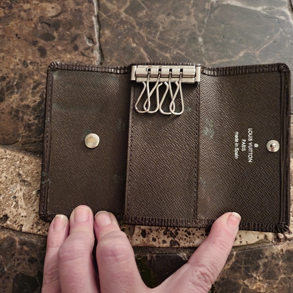 Louis Vuitton Brown Epi 4 key holder - Picture 5 of 9